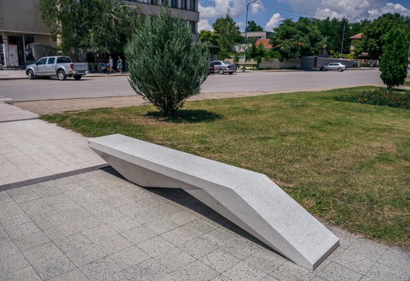 ETE Pictures CONCRETE BENCH 199 48C41332-1089-BB27-7905-01AD59709A6E.jpg