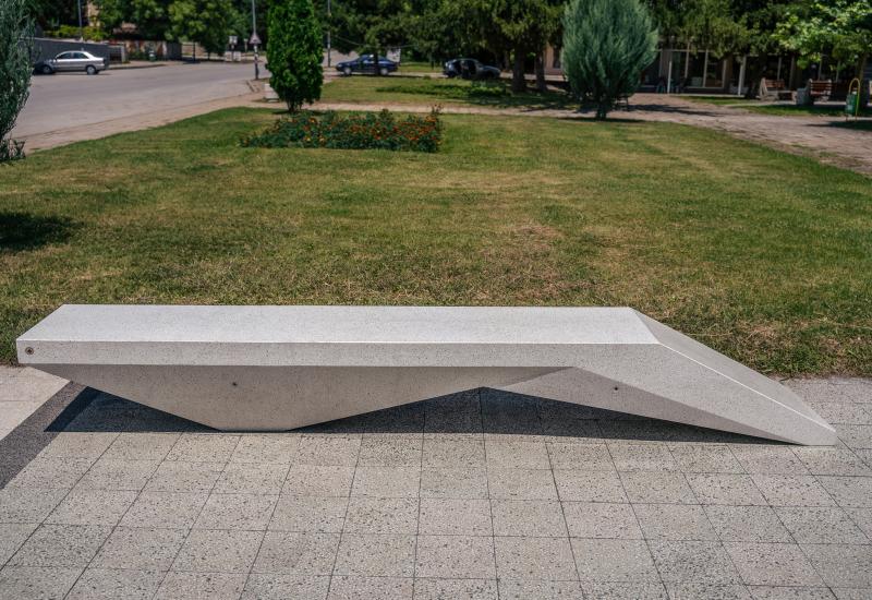 ETE Pictures CONCRETE BENCH 199 D050F418-52B6-36CD-6856-6C22ED26842F.jpg