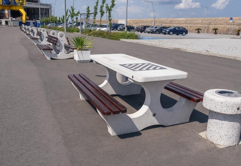 ETE Pictures CONCRETE BENCH 9 0EB7B972-527A-F59E-44F4-492B02B92900.jpg