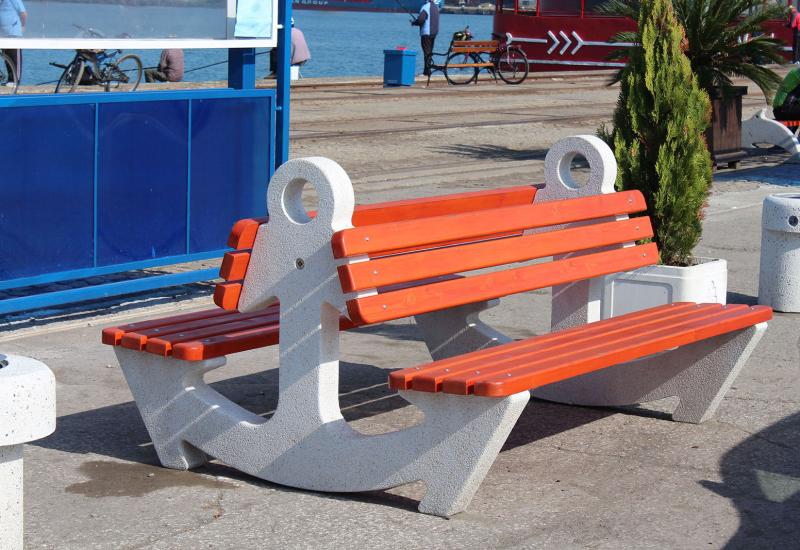 ETE Pictures CONCRETE BENCH 9 3C2C2613-289E-41B9-084F-DEB72A4BE062.jpg
