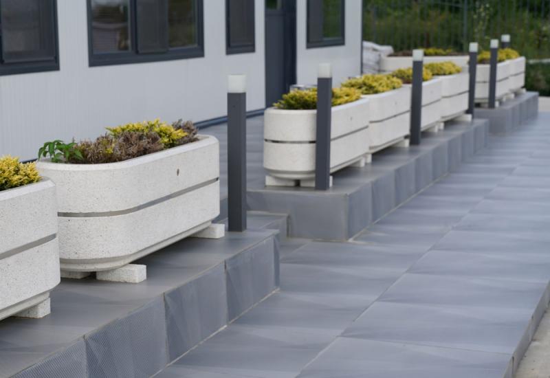 ETE Pictures CONCRETE PLANTER 27 BE98DD75-2C7C-9766-2F79-CC4215ED59BA.jpg