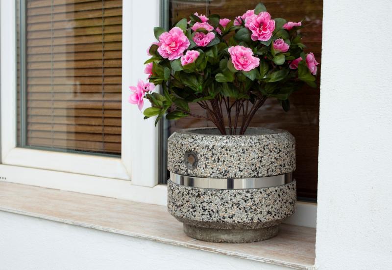 ETE Pictures ROUND CONCRETE PLANTER 19 4A8E30C0-F21D-E098-0C29-1ED2493C8DC1.jpg